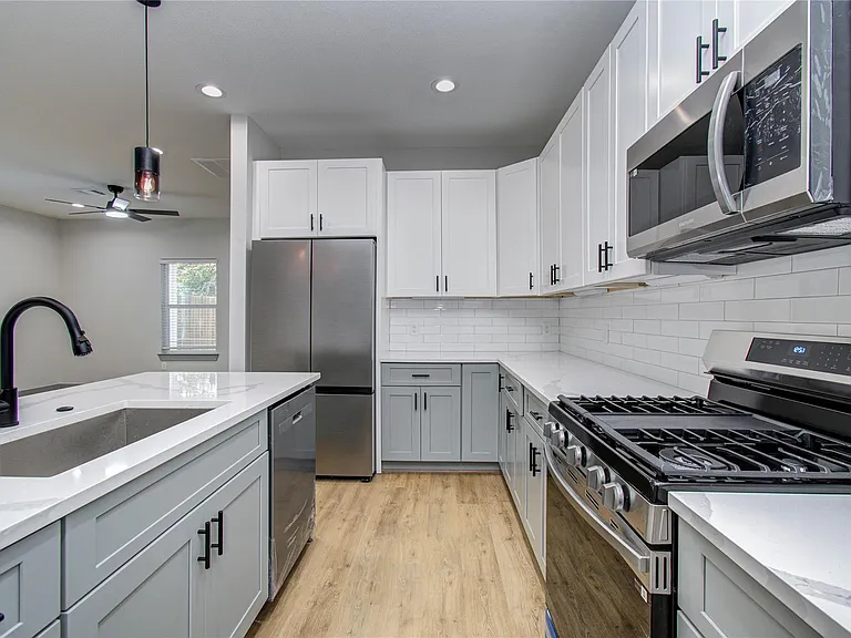 835 S Victory Dr — Photo 16