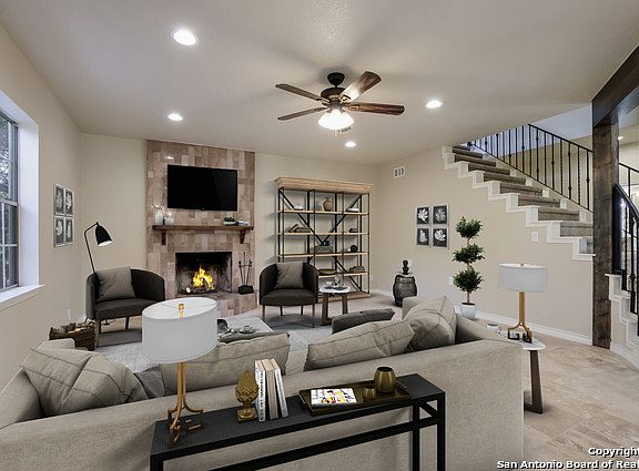 5th image of 8450 Raintree Woods Dr