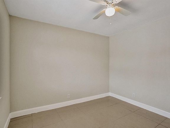 3rd image of 2880 NW 14th Street
