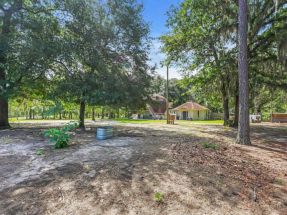 5th image of 10381 Hardwick Rd.