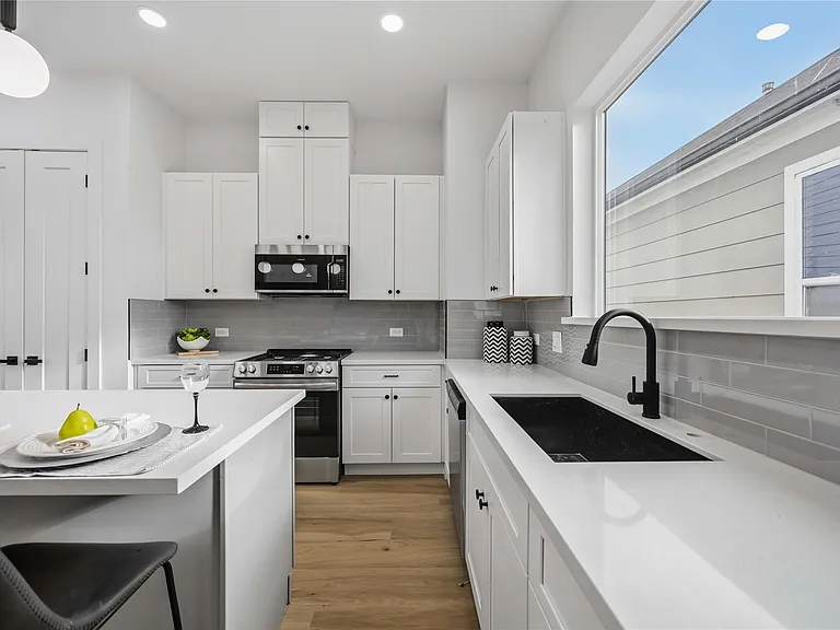 2014 Yates St — Photo 13