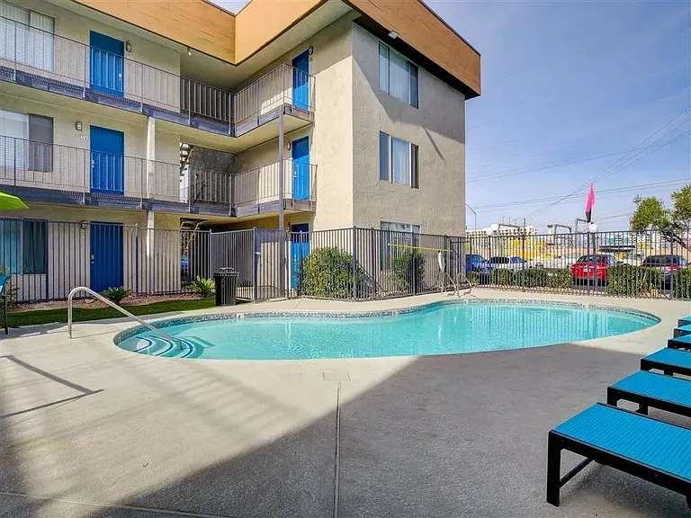 939 E Flamingo Rd — Photo 2