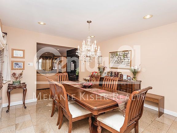 4th image of 2124 E 21st St