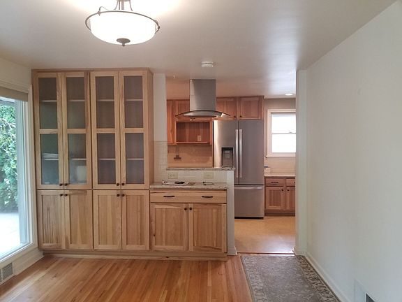 3rd image of 907 S 31st Ave
