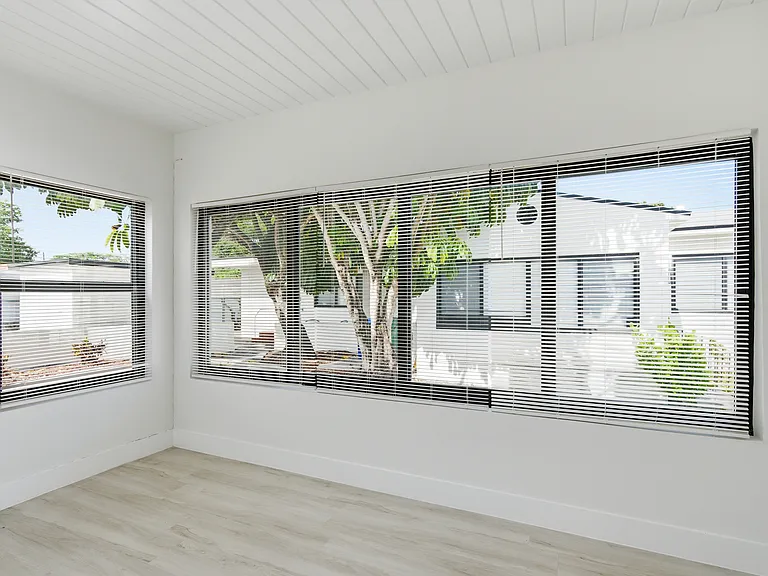 2127 SW 19th Ter — Photo 5