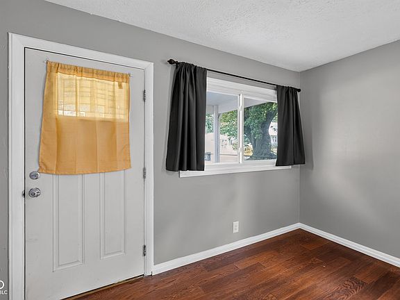 5th image of 1515 E Mills Ave