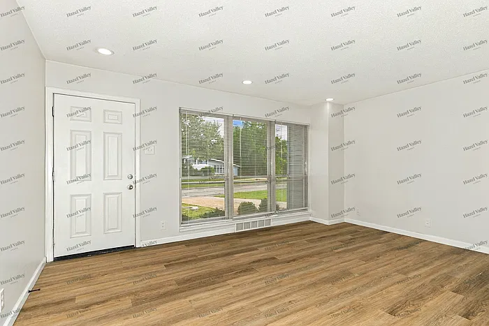 3 bed, 2.0 bath, 1926 sqft, $1,795 — Photo 4