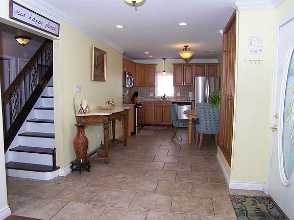5th image of 219 Avondale Dr
