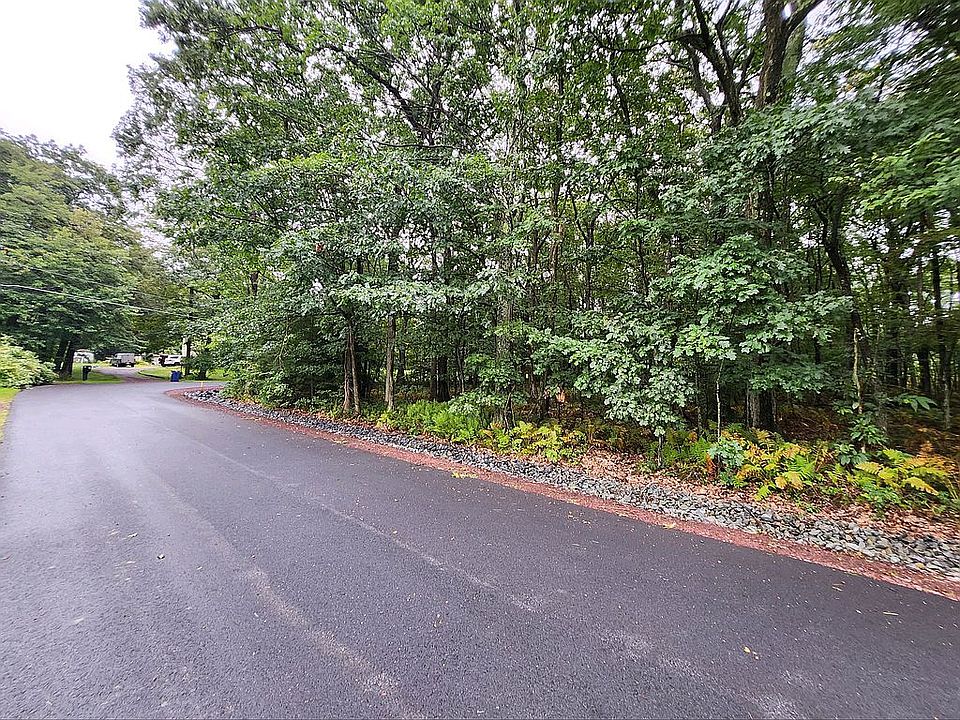 2nd image of 1012 Fairway Dr