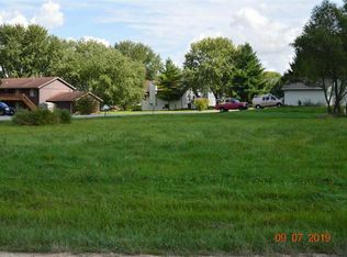 104 Birch Dr SW, Poplar Grove, IL 61065