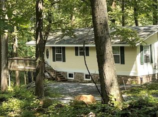 109 Red Robin Ln, Linden, VA 22642