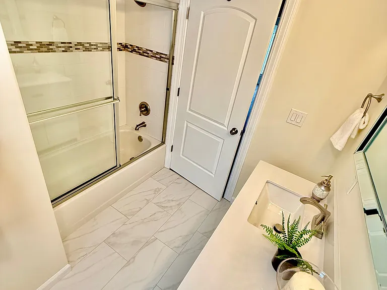 400 Tiburon Ln — Photo 31