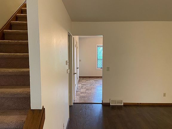 4th image of 129 S Lakewood Gardens Ln