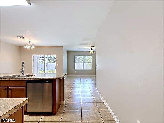 4th image of 330 SW 31st St