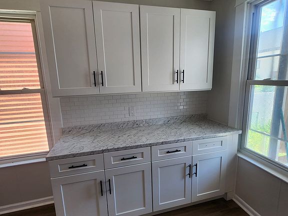 4th image of 2410 Campbell Ave #1