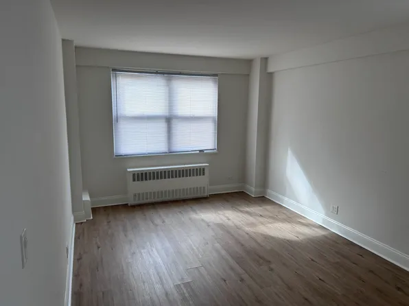 2940 Ocean Parkway image 5 of 12