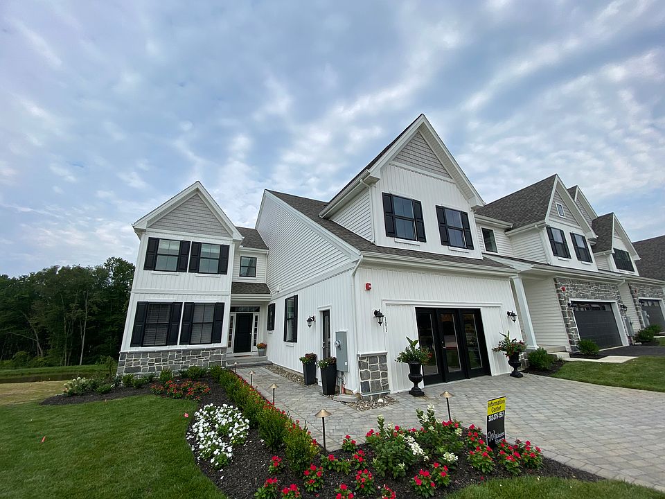 1st image of 101 Leahy Dr #4POOLZ