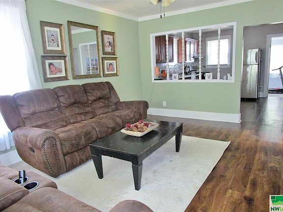 2nd image of 305 E 28th St