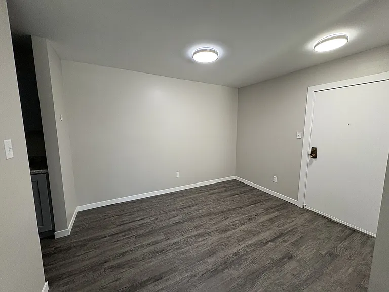 Broadway Crossing Apartments — Photo 17