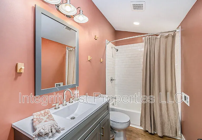 4419 State Line Rd — Photo 14