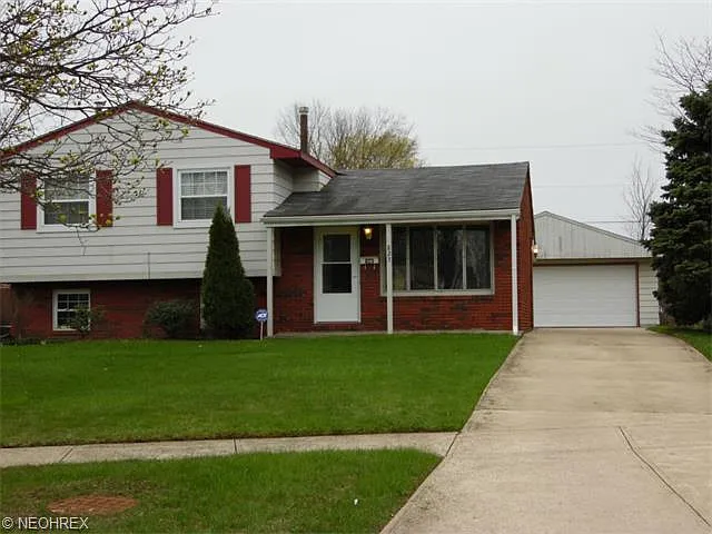823 Hollywood Dr photo 1