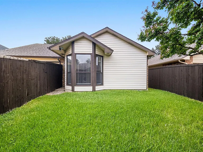 4424 Odessa Dr — Photo 29