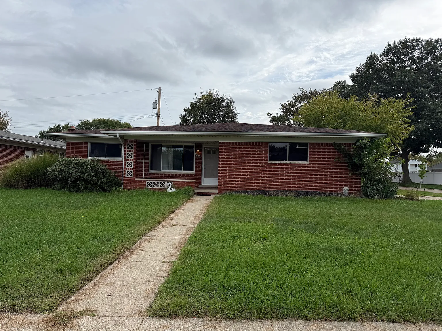3 bed, 1.5 bath, 1436 sqft, $2,300 — Photo 2