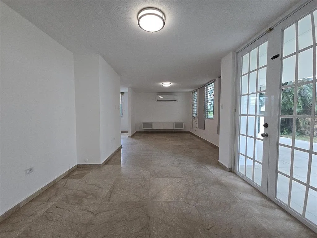 4 bed, 2.5 bath, 2426 sqft, $4,500 — Photo 4