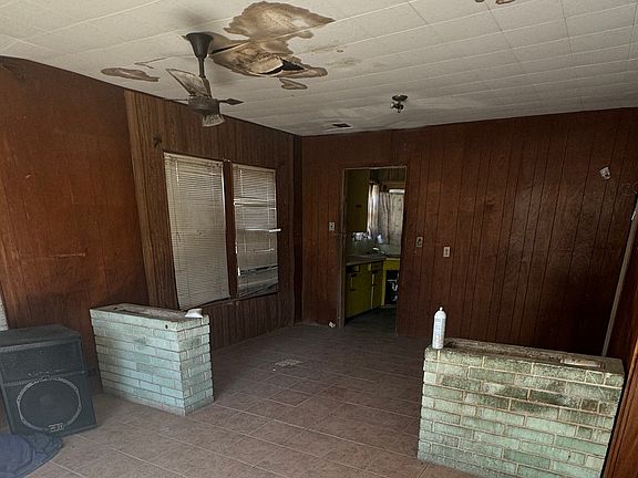 2nd image of 415 W SOUTHCROSS BLVD