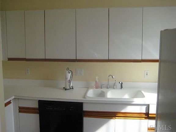 5th image of 100-15 Chateau Ln