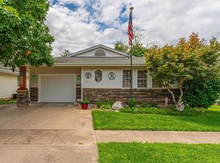 110 S Logan St, Mason City, IL 62664