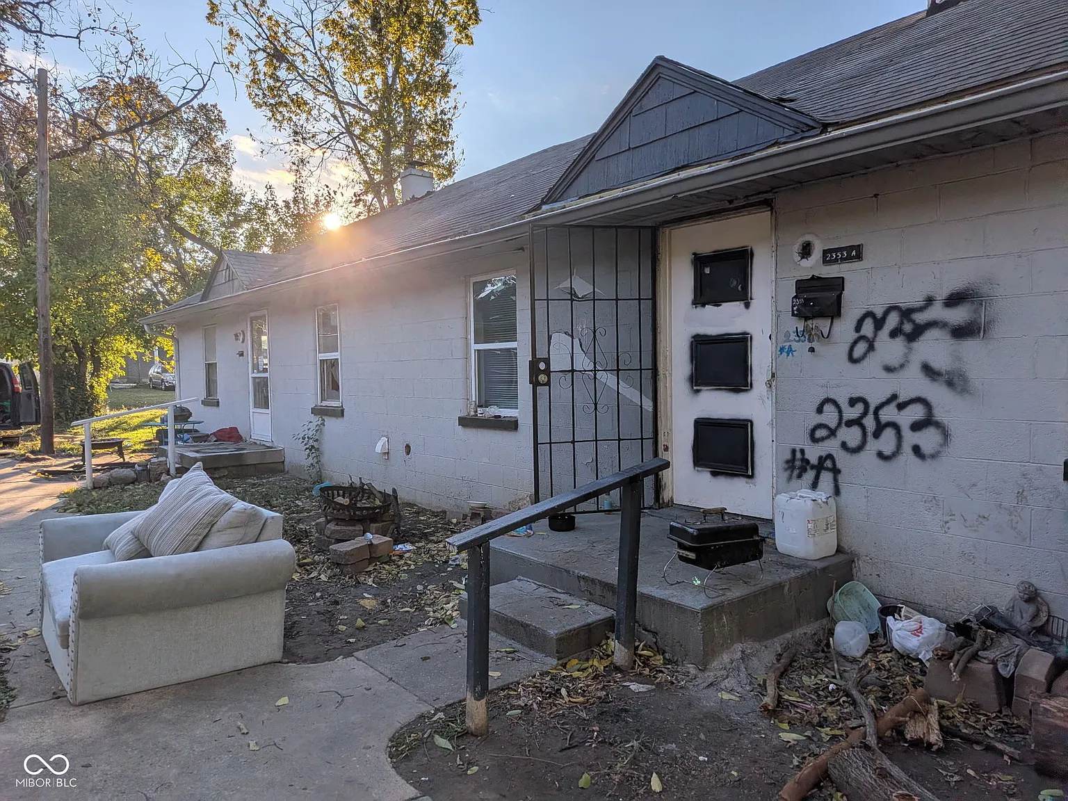 2353 N Dearborn St photo 1