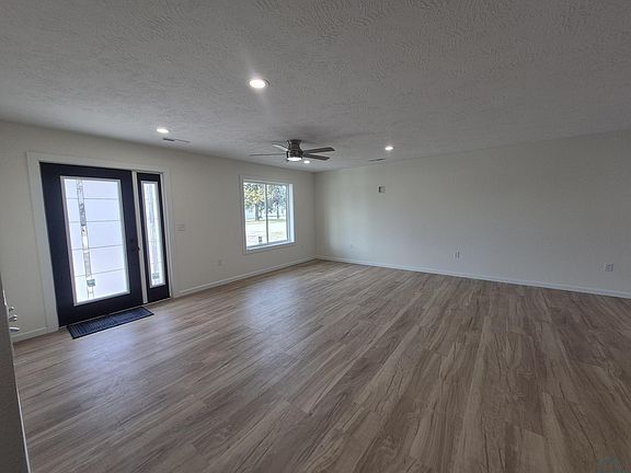 4th image of 640 S 4th St