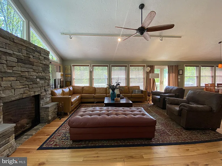 1251 Hinton Dr — Photo 21