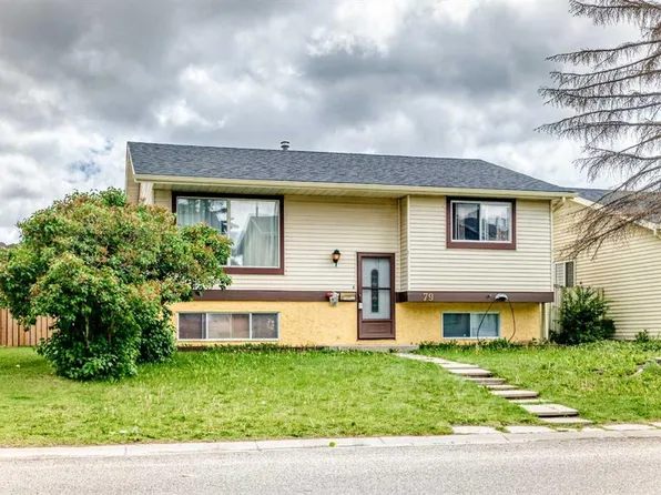 79 N Castledale Way NE, Calgary, AB T3J 1X6