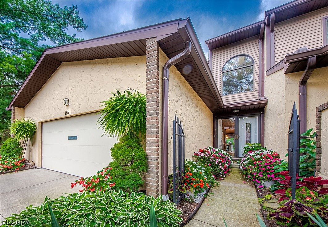 1691 Brookwood Dr, Akron, OH 44313 Zillow