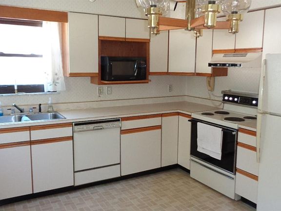 5th image of 3334 Harry Lee Ln