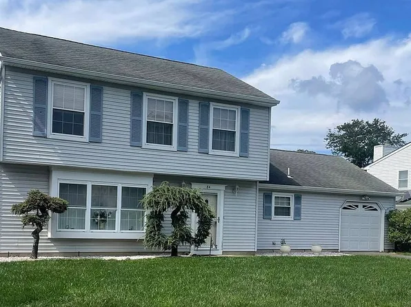 84 Reflection Rd, Toms River, NJ 08753