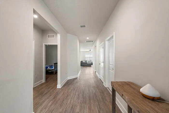 4 bed, 2.0 bath, 1818 sqft, $2,300 — Photo 4