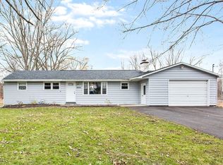 6495 Lakeshore Rd, Cicero, NY 13039