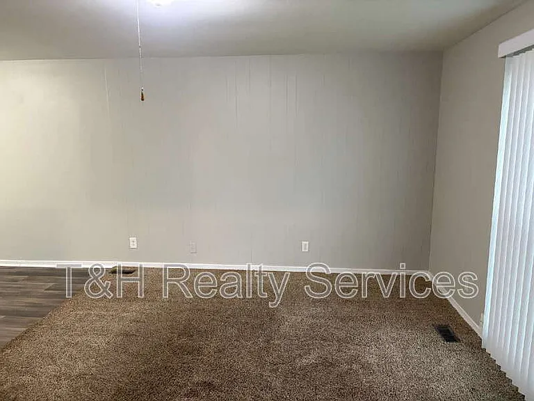 8513 E 37th Pl — Photo 4