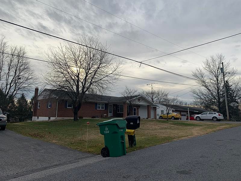 2nd image of 418 Miracle Ln