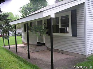 3rd image of 14 Brooks Pl