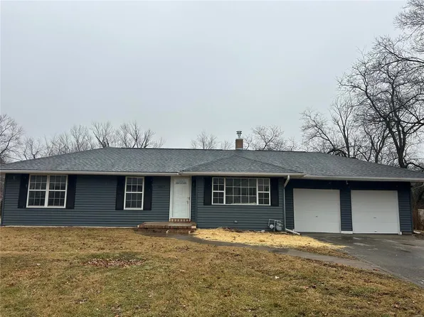 5667 W Milspring Cir, Godfrey, IL 62035