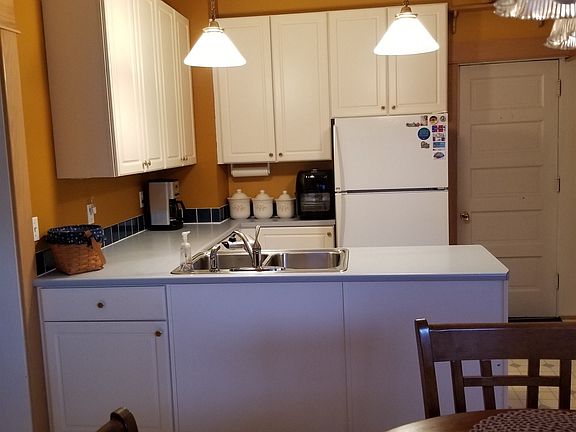5th image of 922 Moyer St
