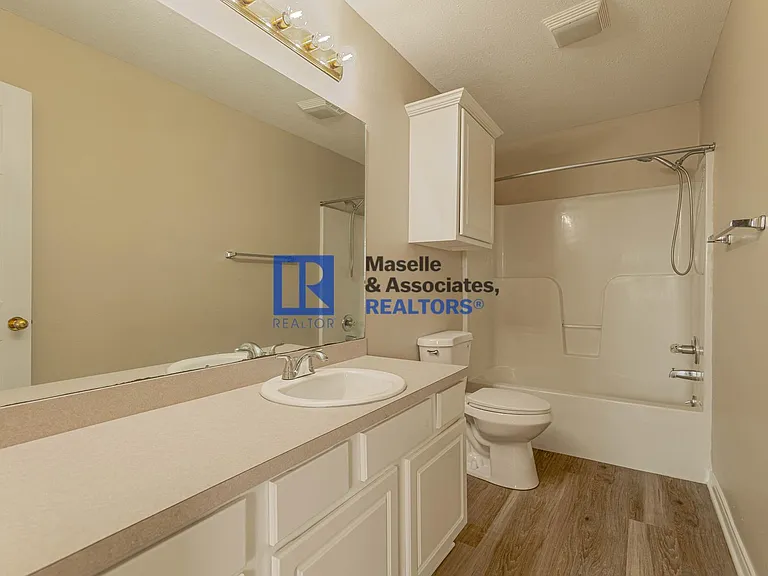 413 Woodlake Ln — Photo 23