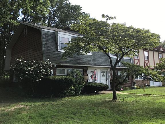 3rd image of 179 Briar Mills Dr