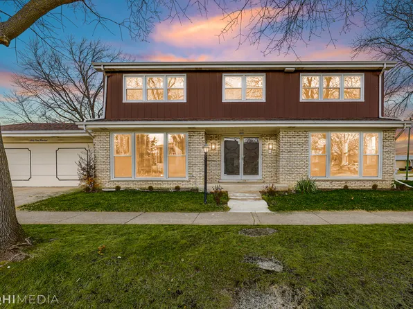 6900 N Minnetonka Ave, Chicago, IL 60646