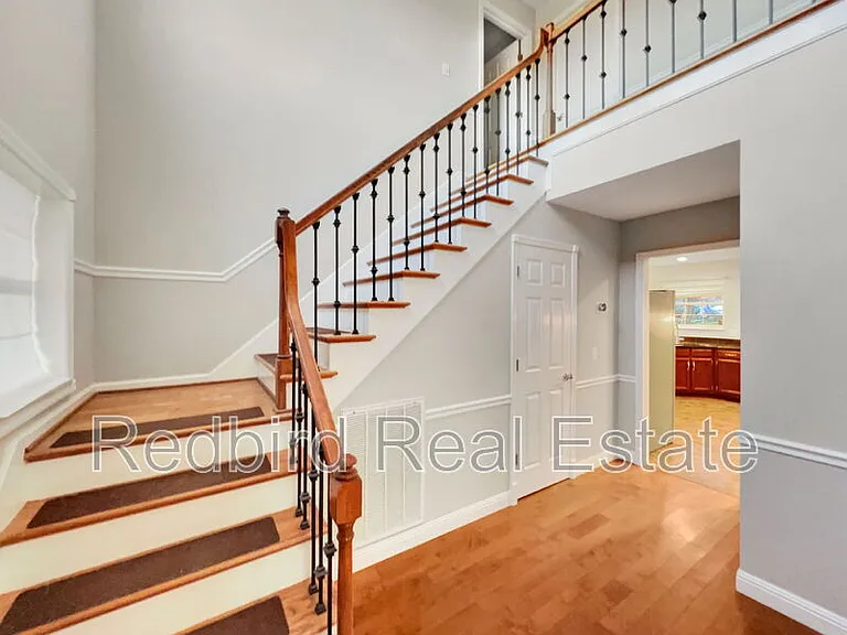 399 Clarkston Dr — Photo 3