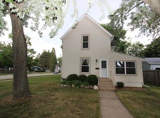 334 E Kimball Ave, Woodstock, IL 60098